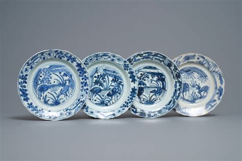 Quatre Assiettes En Porcelaine De Chine En Bleu Et Blanc De Type Kraak