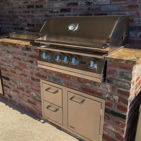 Lion 32 Inch Stainless Steel Built In Propane Gas Bbq Grill Bbq Guys