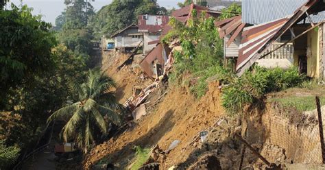 Empat Rumah Musnah Akibat Runtuhan Tanah Metrotv Harian Metro