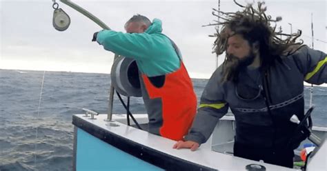 Wicked Tuna Tj Ott And Tim Fight Over Controlling The Boat And The