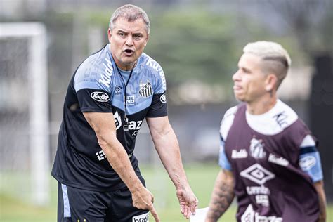 Aguirre fala sobre utilização de Soteldo no Santos após afastamento