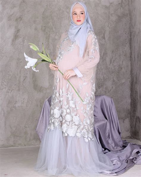 Inspirasi Maternity Shot Artis Berhijab