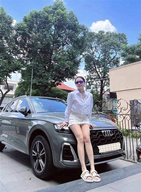 Đăng ảnh bên xe Audi hot girl Trâm Anh vẫn than thở