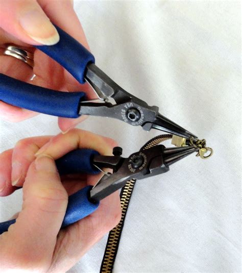 Easy Zipper Bracelet Tutorial