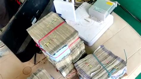 Karnataka Police Seizes Rs 50 Lakh Unaccounted Cash From A Car In Gadag