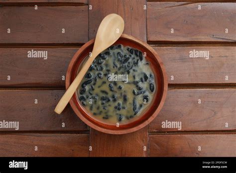 A Close Up Of A Bowl Of Traditional Indonesian Drink Called Dawet Ireng