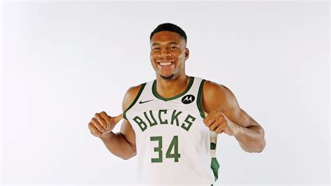 NBA La estrella Giannis Antetokounmpo acuerda extensión con los Bucks