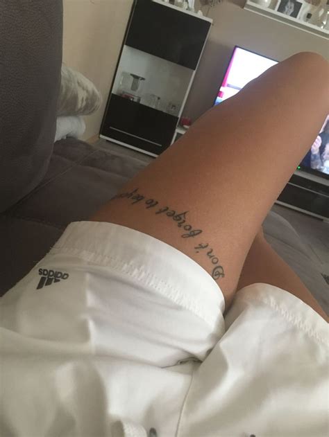 Tattoo Oberschenkel Spruch Loveit Tattoo Oberschenkel Frau Spruch