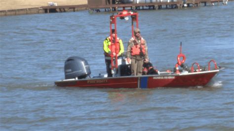 A Needle In A Haystack Rescue And Recovery Crews Still On The Hunt For Missing Boater