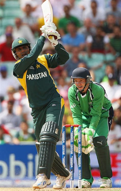 Abdul Razzaq (Cricketer) Wiki, Age, Wife, Family, Biography & More ...