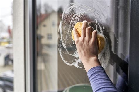 Jak Usun Klej Z Szyby Proste I Skuteczne Metody Dla Krystalicznie