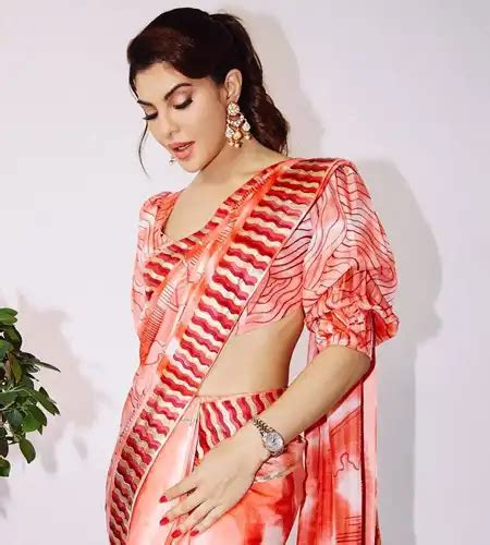 Stylish Puff Sleeve Blouse Designs To Spice Up Your Saree Looks