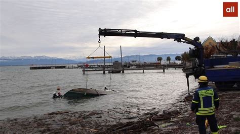 Boot Kentert Vor Wasserburg Im Bodensee Um Grad Im Wasser Gedreht