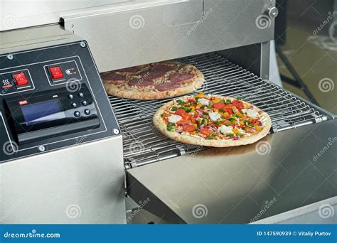 Horno El Ctrico Industrial De La Pizza Para Abastecer E Imagen De