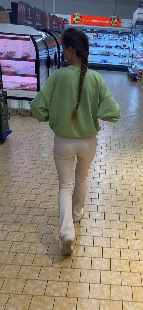 LIDL German Girl Skinny Ass VPL Face Spandex Leggings Yoga Pants Forum