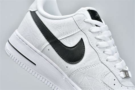 The North Face X Supreme X Nike Air Force Low In White Favsole