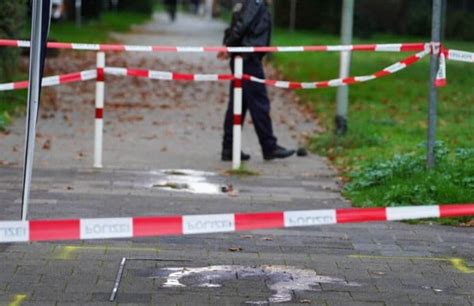 Nach furchtbarer Tötung von zwei Männern Gedenken an Messerangriff in