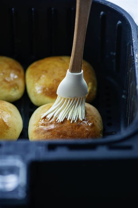 5 Minute Air Fryer Frozen Dinner Rolls | AirFried.com