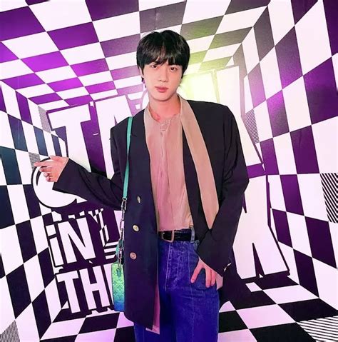 Esto Es Lo Que Cuesta El Atuendo De Jin De Bts Para La Fiesta De