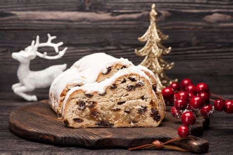 Premium Photo | Christmas stollen