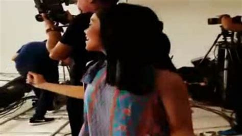 Lucu Lesti Andryani Joget Sendiri Saat Rizki Ridho 2R Syuting Video