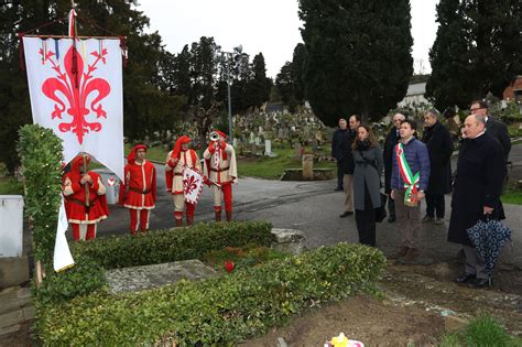 Nardella Rende Omaggio Al Sindaco Bargellini Nel 50 DellAlluvione La