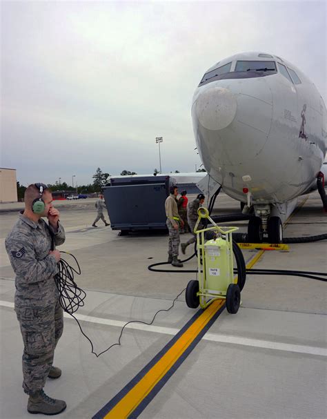 JSTARS crew chief cross training > Robins Air Force Base > Article Display