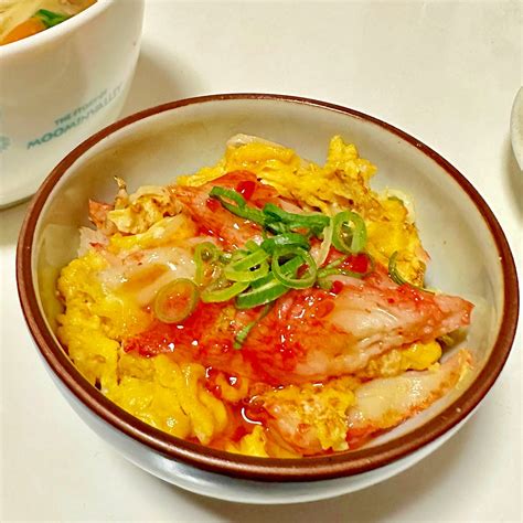 サッと焼くだけ♬5分でカニカマ卵丼⋆⸜ ⚘ ⸝⋆ レシピ・作り方 By おるがん｜楽天レシピ