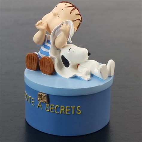 vintage Snoopy and Linus collectible by Avenue of the Stars