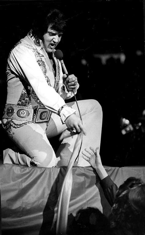 Elvis On Stage In Long Beach April 25 1976 Elvis In Concert Elvis