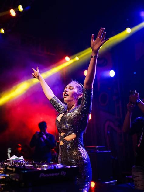 Potret DJ Katty Butterfly Yang Kini Kembali Ke Panggung Hiburan Hot