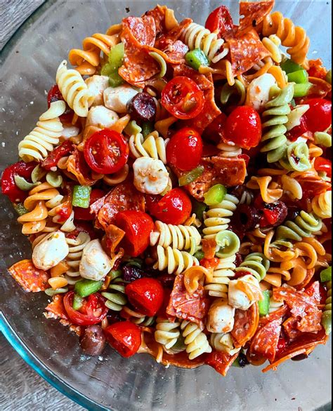 Tutustu 81 Imagen Pasta Salad With Pepperoni Abzlocal Fi