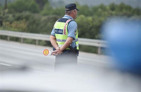 Automobili Letjeli Na Sve Strane Kod Slavonskog Broda Prevrnuo Se