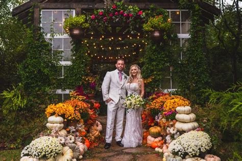 Tiny Wedding Bride And Groom Intimate Virginia Wedding Venue