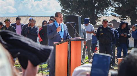 Alcalde Oscar C Ceres Realiza Develamiento De Placa Y Busto Para