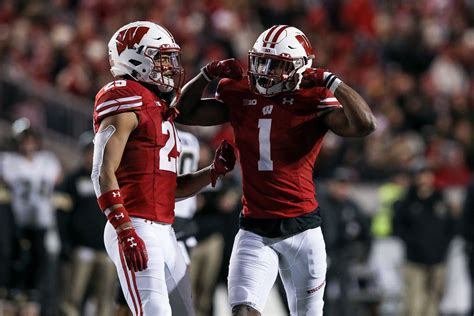 Wisconsin Football Badgers Ranked No 12 In Preseason Ap Poll Bucky S 5th Quarter