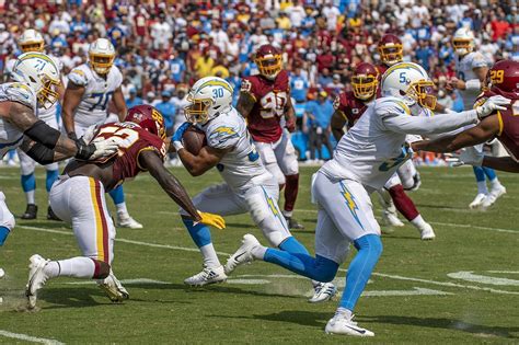 Nfl Fans Convinced Ai Robots At The Chargers Dolphins Game Were Real