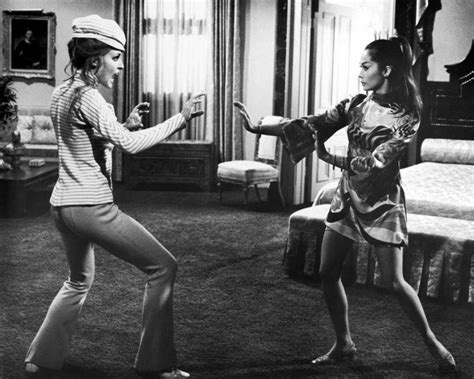 Bruce Lee Treinou Sharon Tate E Nancy Kwan Em Para Uma Dia Mdig