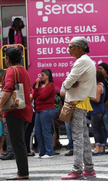 Sofrendo dívidas Projeto da Serasa que já ofertou mais de R 14