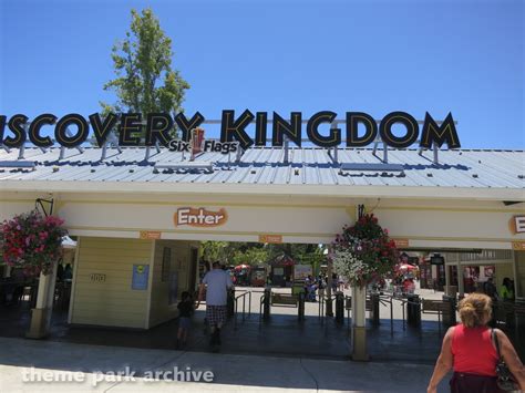 Entrance at Six Flags Discovery Kingdom | Theme Park Archive