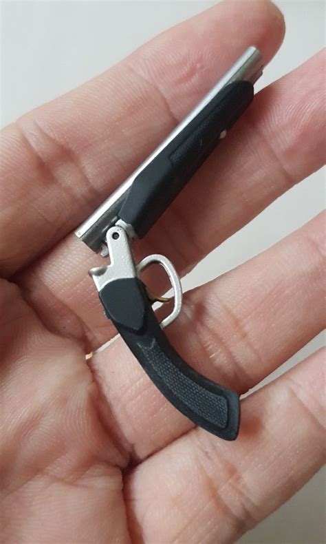 Hot Toys 1 6 Scale Resident Evil Alice Shotgun Hobbies Toys Toys Games On Carousell