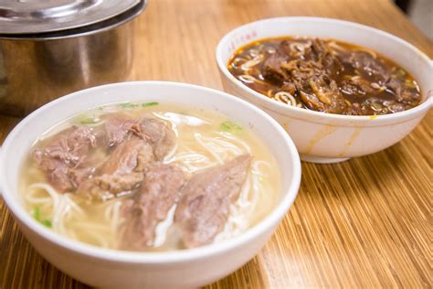 永康牛肉麺、台湾黄牛をたっぷりと使った牛肉麺を提供するおそらく台北で最も有名な牛肉麺のお店。 台湾飯