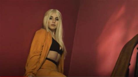 Lirik Dan Terjemahan Lagu Sweet But Psycho Ava Max Yang Sedang Viral