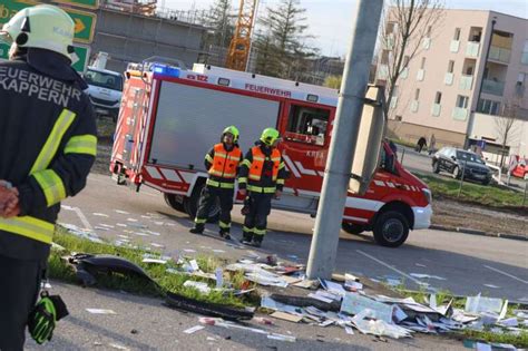 Drei Verletzte Bei Schwerem Unfall Auf Wiener Stra E In Marchtrenk