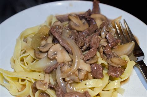 Queens Foodie Mama: Beef Stroganoff 