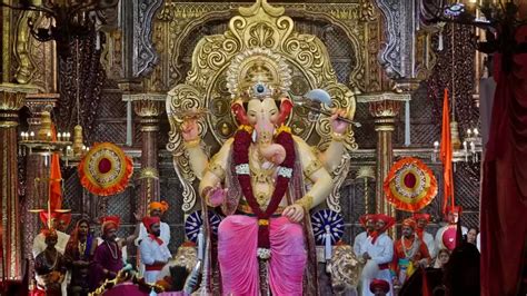 Lalbaugcha Raja लालबाग राजाच्या चरणी ४ दिवसात कोट्यवधींचे दान पैशांसह सोन्या चांदीचे दागिनेही