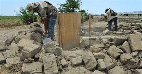 Chiclayo Desalojan A Invasores Que Ocuparon Huaca Chaquiras Desde