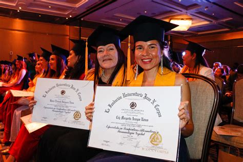 Disfruta La Galer A Fotogr Fica De La Ceremonia De Grados De La