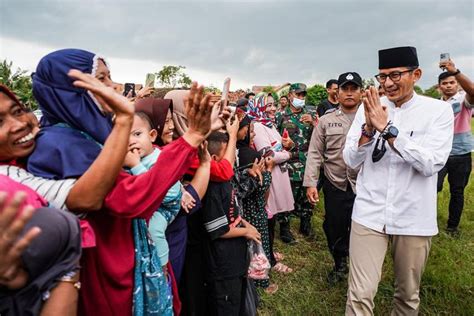 Petani Kerawang Doakan Sandiaga Uno Jadi Presiden 2024