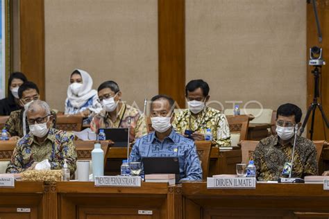 RAKER KEMENTERIN PERINDUSTRIAN DENGAN KOMISI VII DPR ANTARA Foto